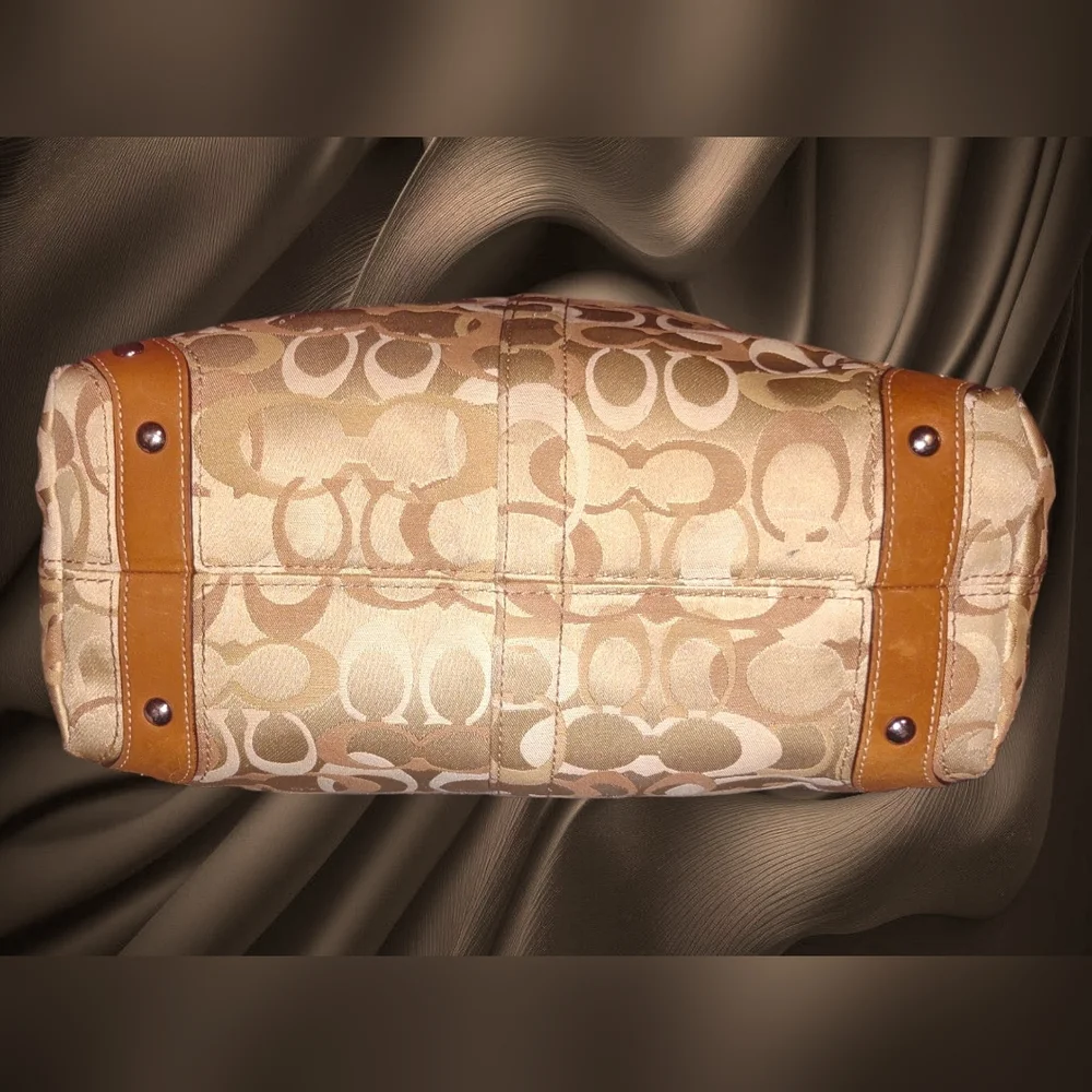 Beautiful Coach Tote - Picture 3 of 13